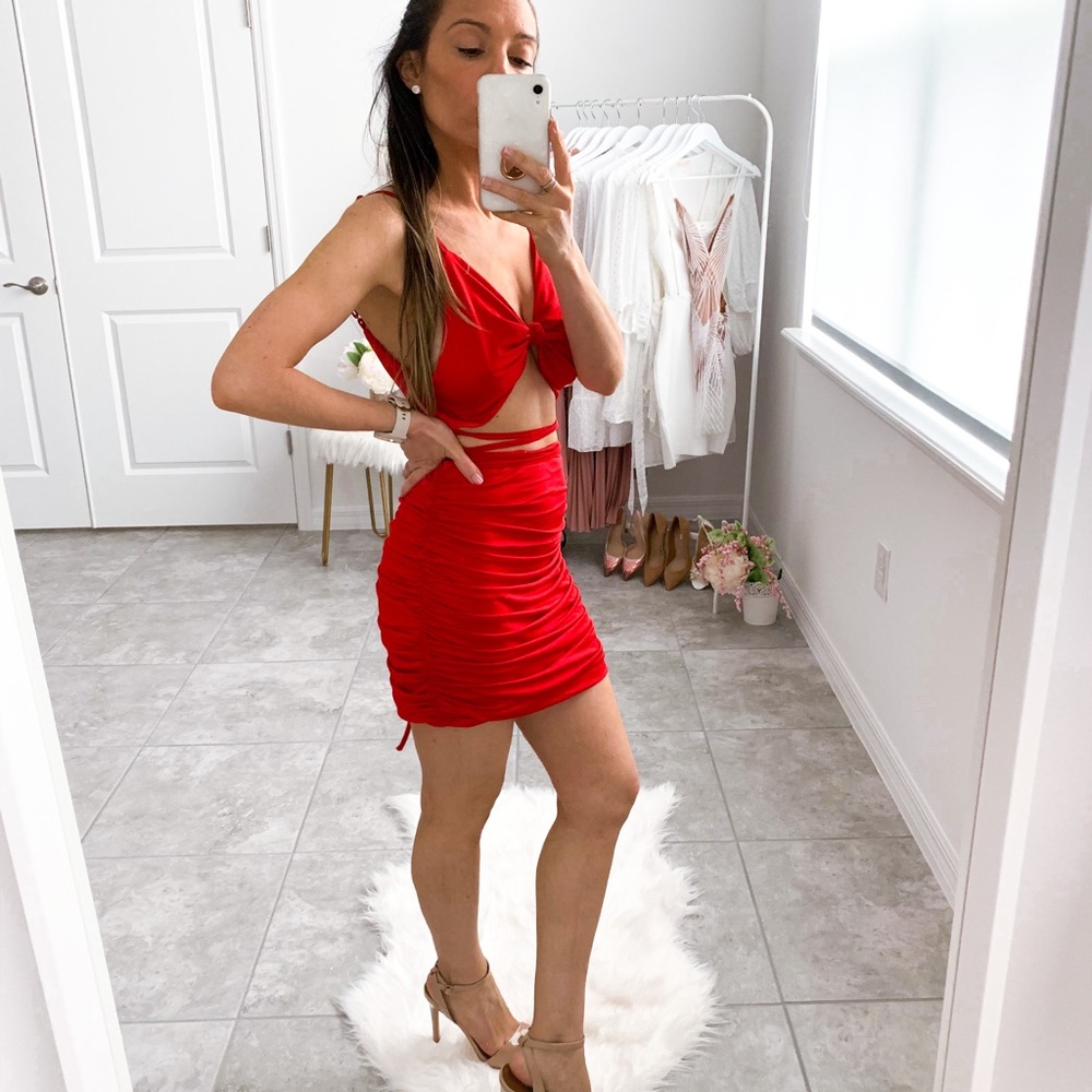 Red Front Knot Lace Up Ruched Sexy Mini Dress - Picture 6 of 13